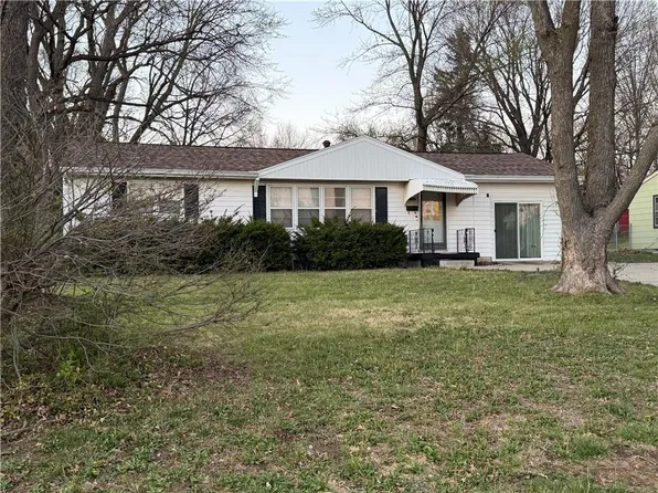 8704 E 80th Ter, Raytown, MO 64138