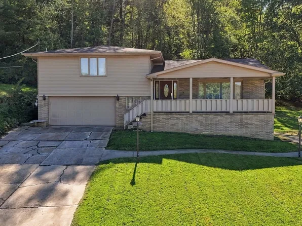 2904 Propst Dr, Aliquippa, PA 15001