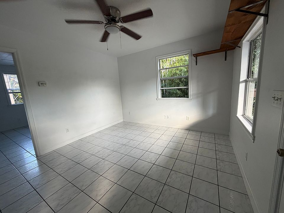 Living Room/Bedroom Entrance