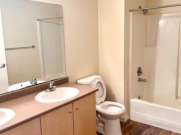 4th image of 11313 NE 128th St APT E102