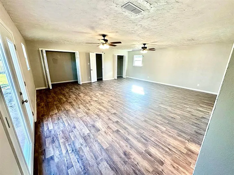 806 Holly St — Photo 12