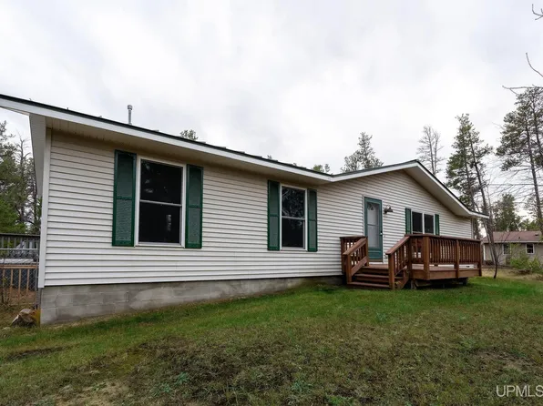 850 Lakewood Ln, Marquette, MI 49855