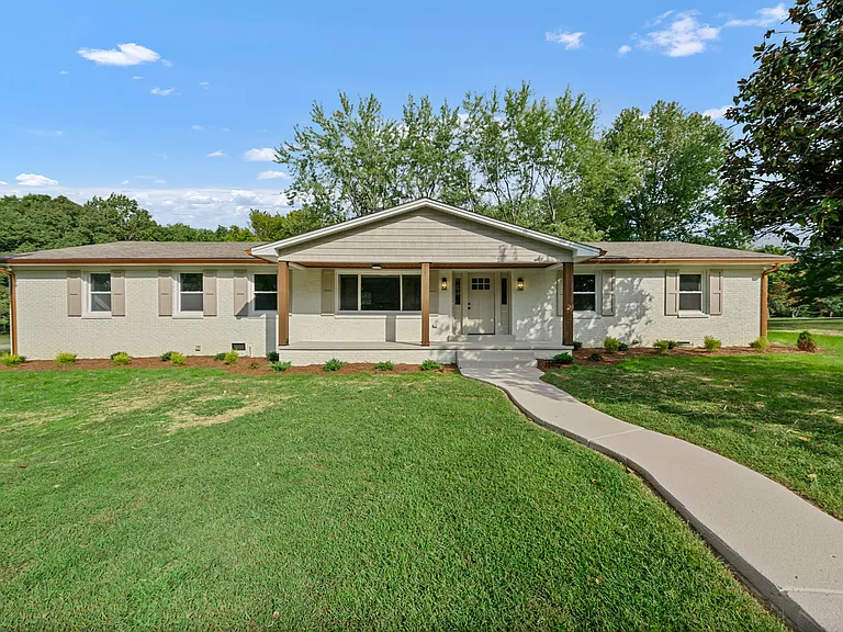 460 Hilltop Trl — Photo 1