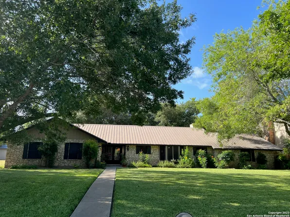 625 Cenizo Blvd, Uvalde, TX 78801