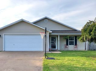 1109 E Flynt St, Siloam Springs, AR 72761