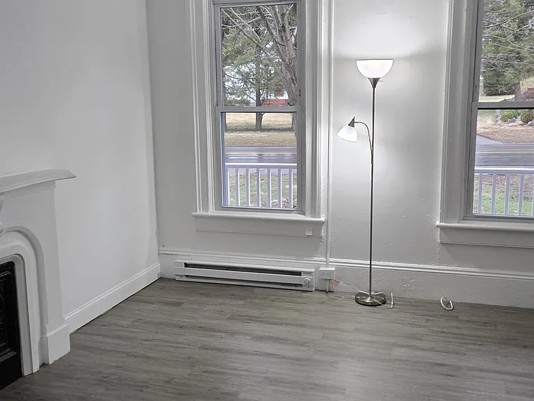 916 Wolcott Ave #3 — Photo 2