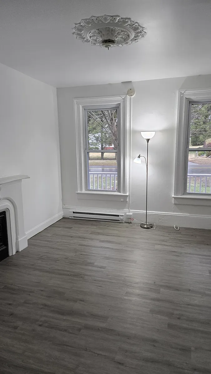 Building Photo - 916 Wolcott Ave #3