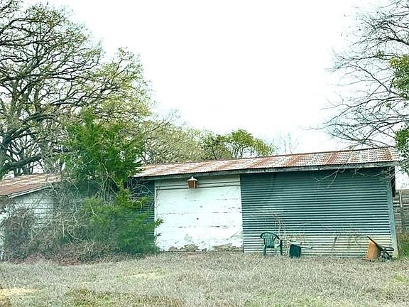 4th image of 2225 Crystal Dr