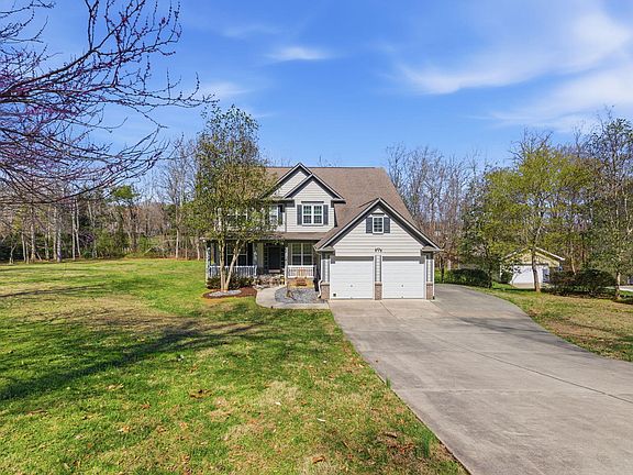 3rd image of 104 Woodlawn Dr