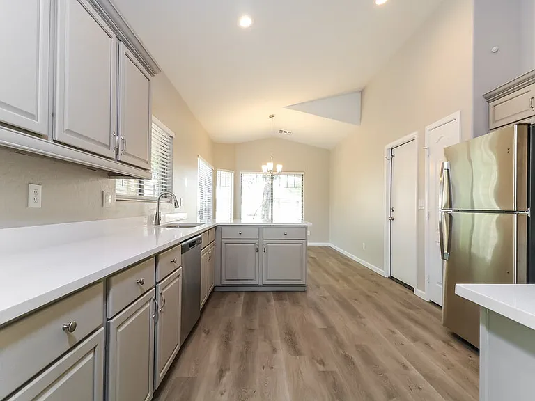 5807 S 248th Ln — Photo 7