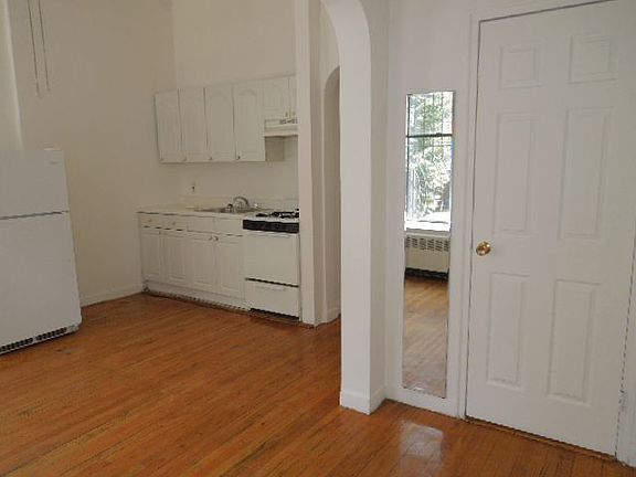 3rd image of 469 Saint Johns Pl APT 2A