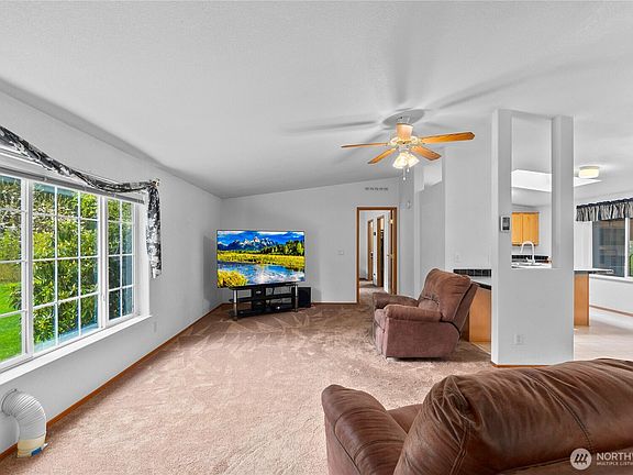 5th image of 18437 Elderberry Street SW