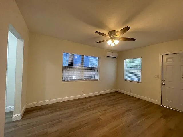 304 N Tamarind Ave — Photo 16
