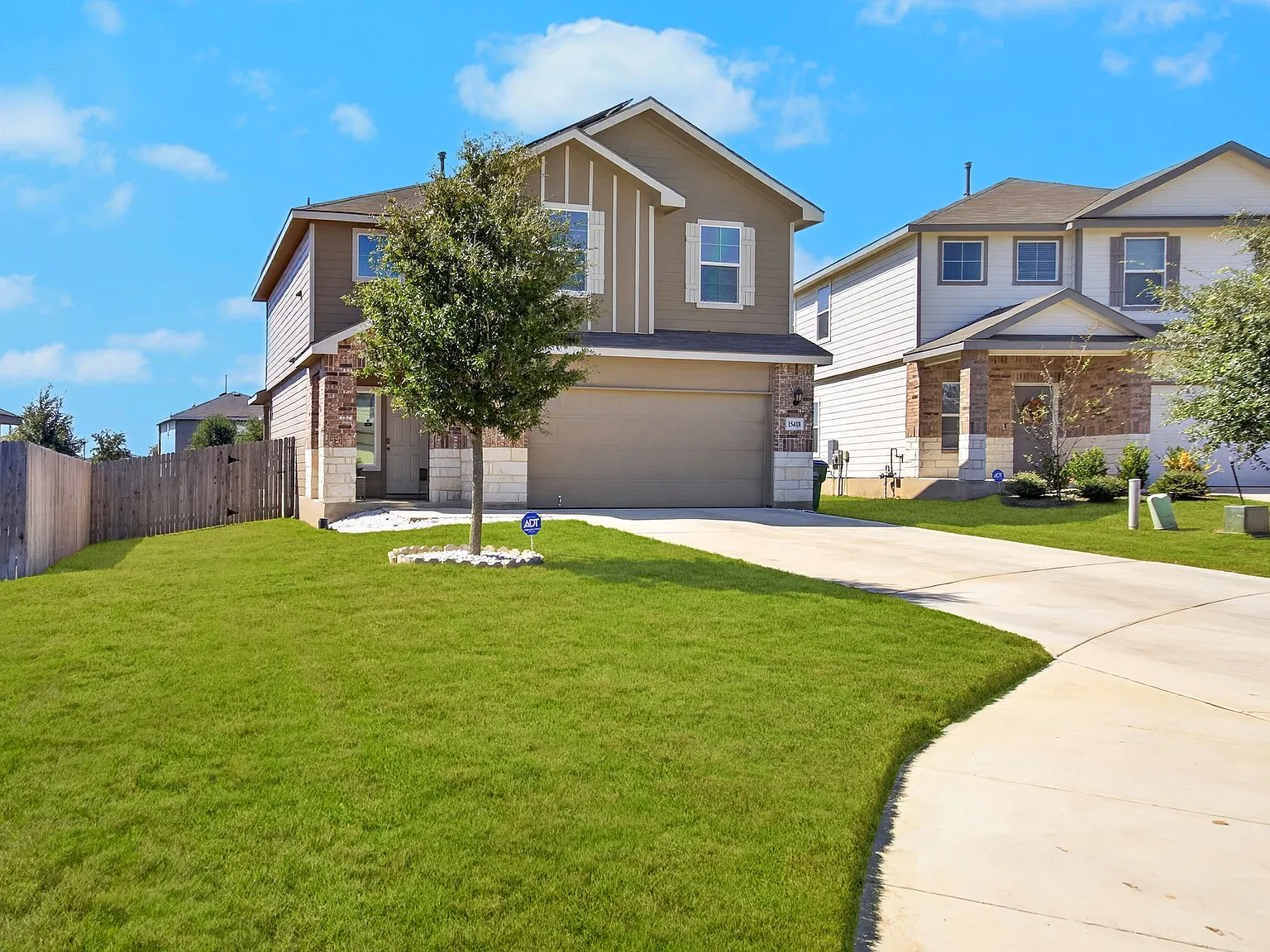 3 bed, 2.5 bath, 1696 sqft, $2,100 — Photo 1