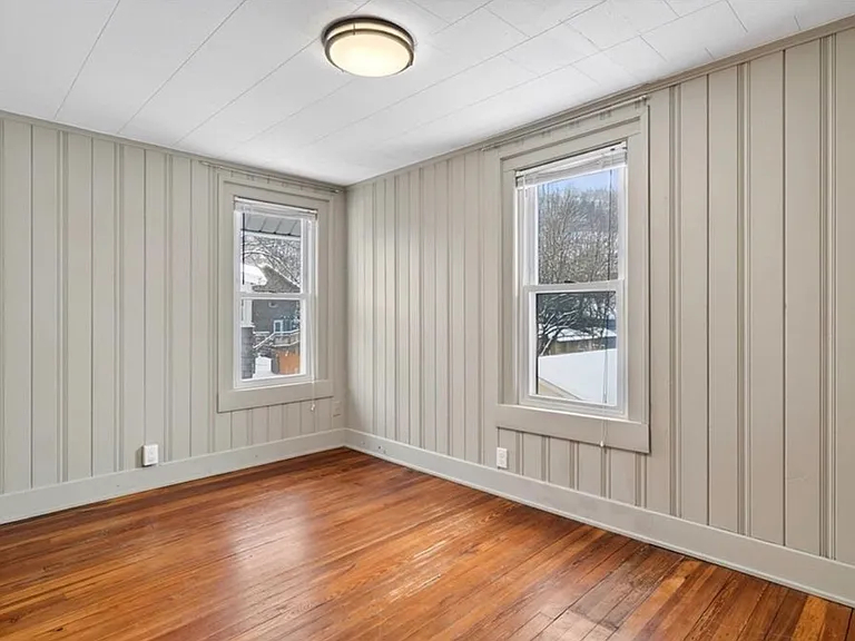 213 Wood St — Photo 2