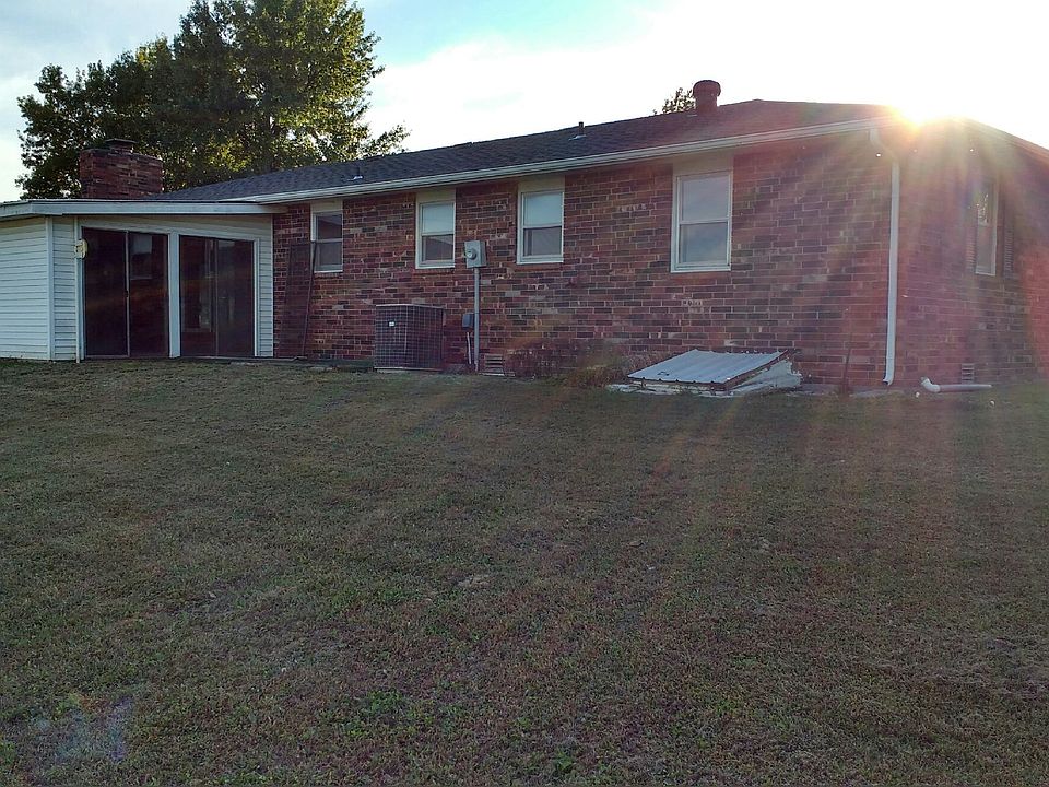 2nd image of 1610 Finn Dr