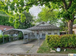 817 2nd St, Lockhart, TX 78644