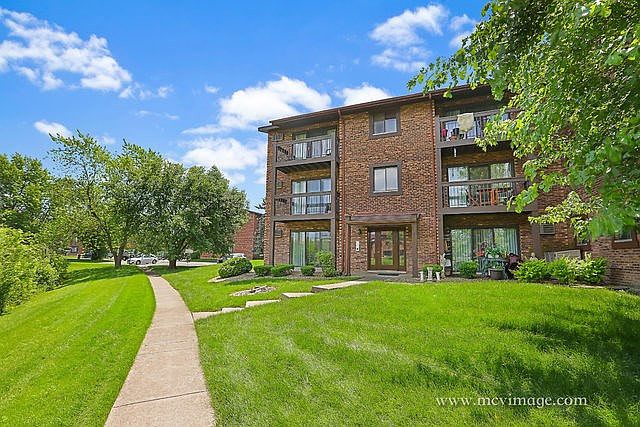 1st image of 8614 Lexington Cir