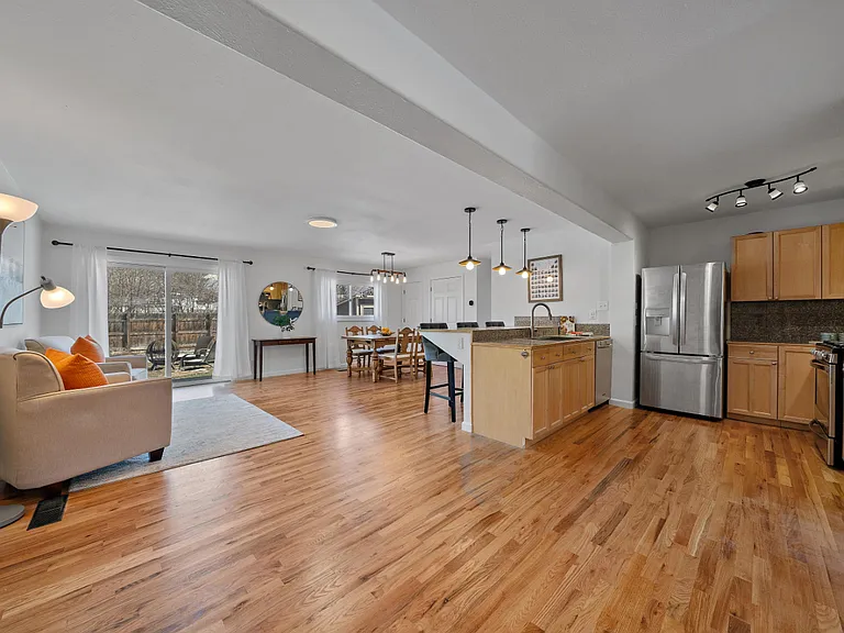 3224 S Elm St — Photo 16