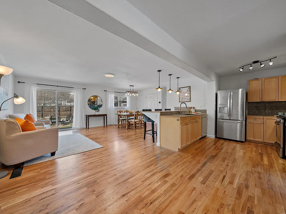 3224 S Elm St