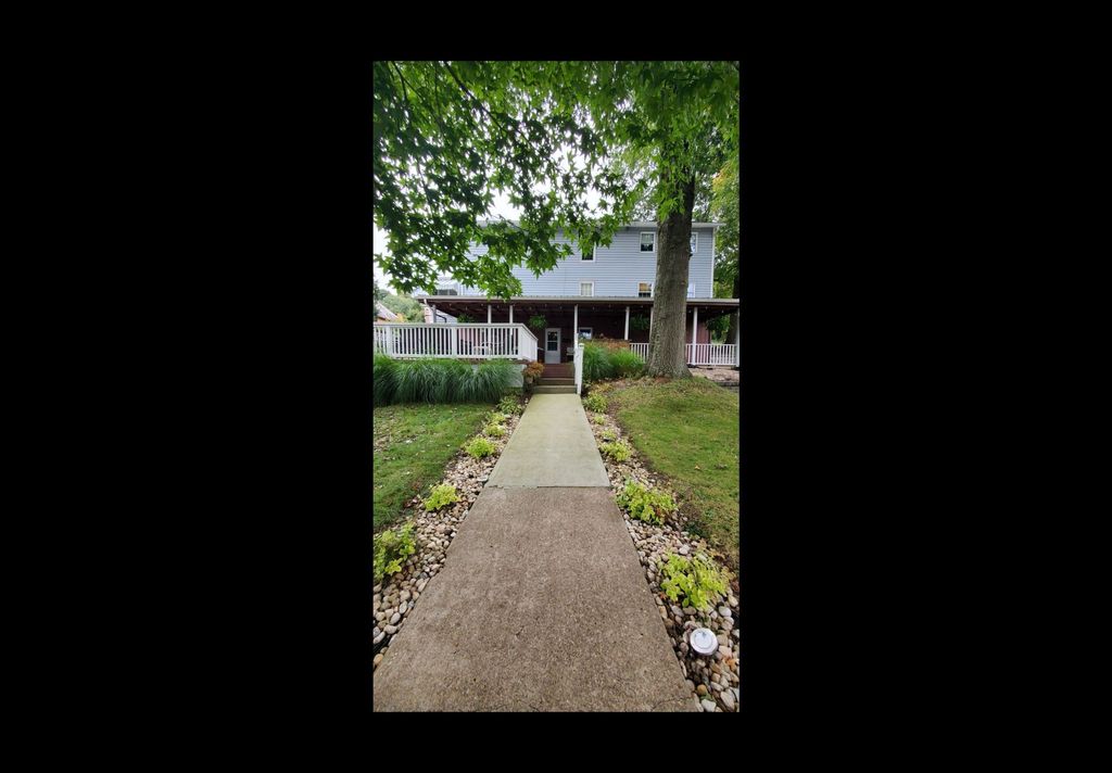 103 S 9th St - Property Image