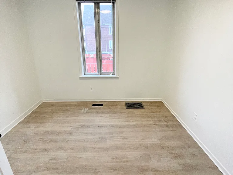 552 Bay St #1 — Photo 6