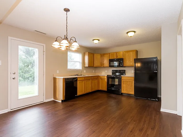 924 Bentgrass Dr — Photo 6