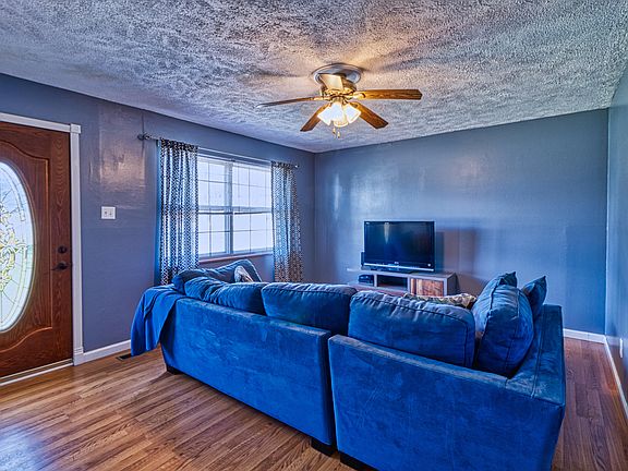 3rd image of 617 Malvern Cir
