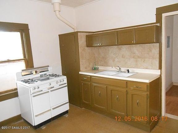 4th image of 221 Park Ave