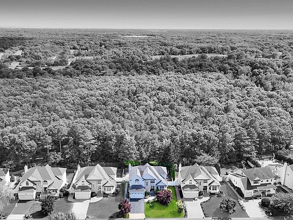 3rd image of 33 Peachtree Court