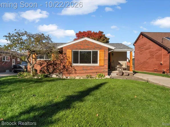 22461 Revere St, Saint Clair Shores, MI 48080