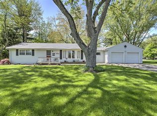 61 Benton Dr, Decatur, IL 62526