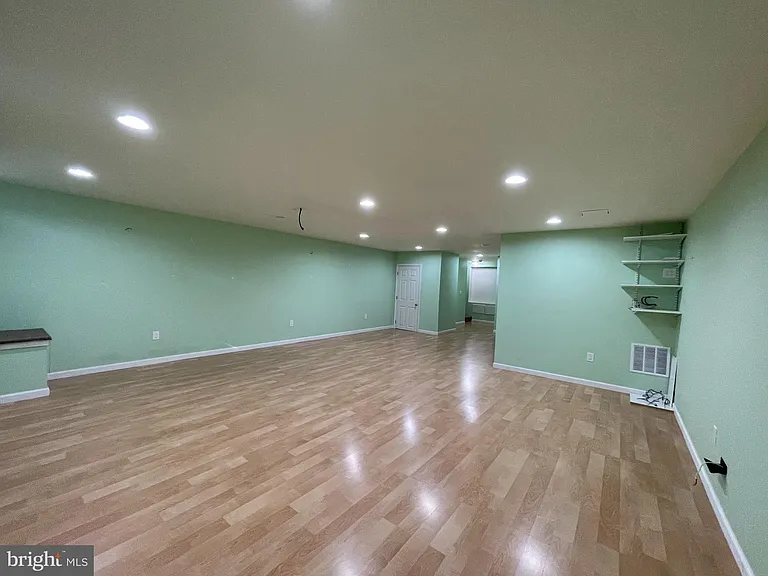 36 Hoover Ave — Photo 20