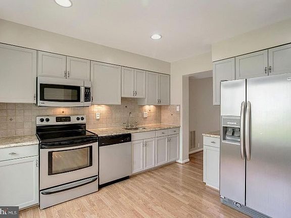 3rd image of 5526 La Cross Ct