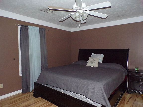 3rd image of 911 Sugar Pine Cv