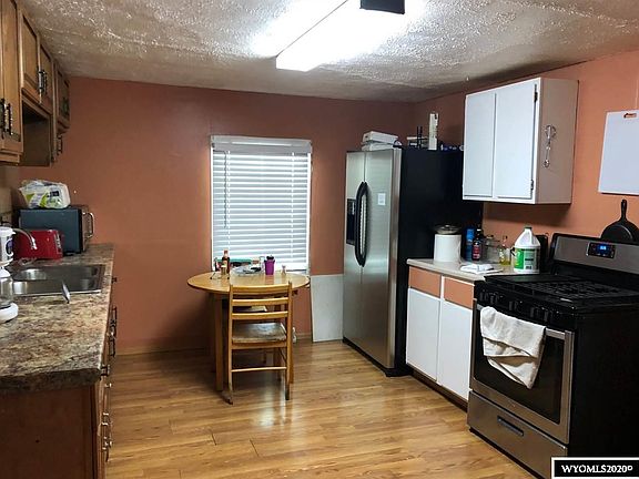 3rd image of 926 & 926-1/2 Lincoln St
