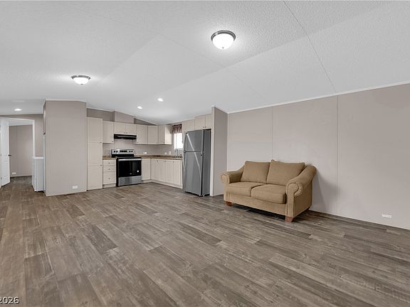 3rd image of 5240 Los Pinos St