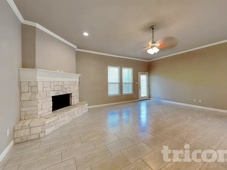4406 Logan Cir — Photo 2