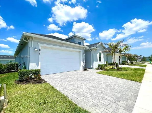 1217 SE Crosswood Way, Port Saint Lucie, FL 34984