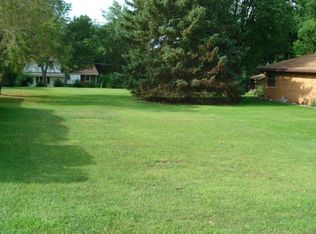 8215 W Whitaker Ave, Greenfield, WI 53220