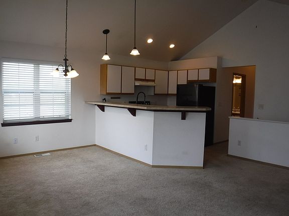3rd image of 732A Skyla Ct