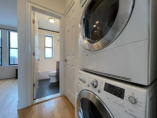 Rented by Hillel Realty Group | media 16