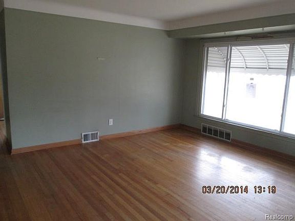 5th image of 28646 Kaufman St