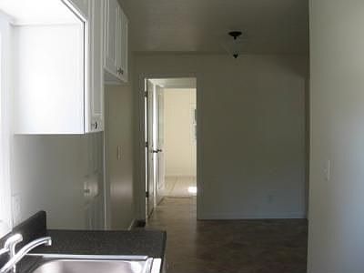 5th image of 516 W Carlton Ave