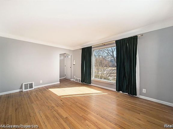 5th image of 1803 N Connecticut Ave