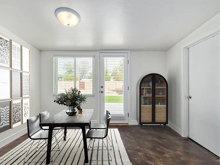 1019 S Una Ave — Photo 14