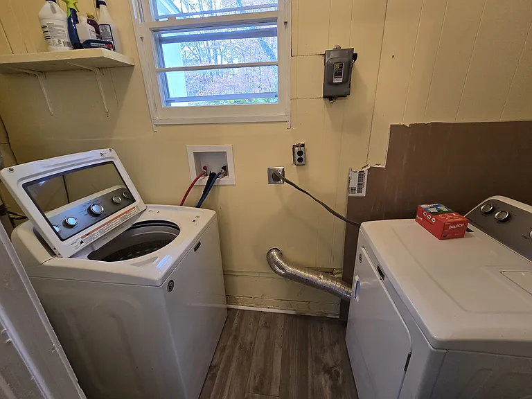 242 W Castle Dr — Photo 14