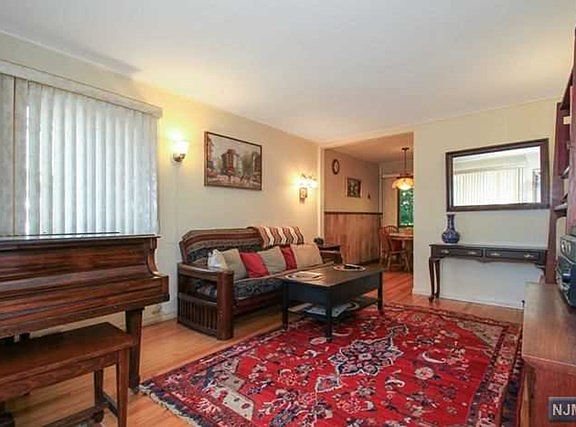 4th image of 7 Vivian Ct #1X