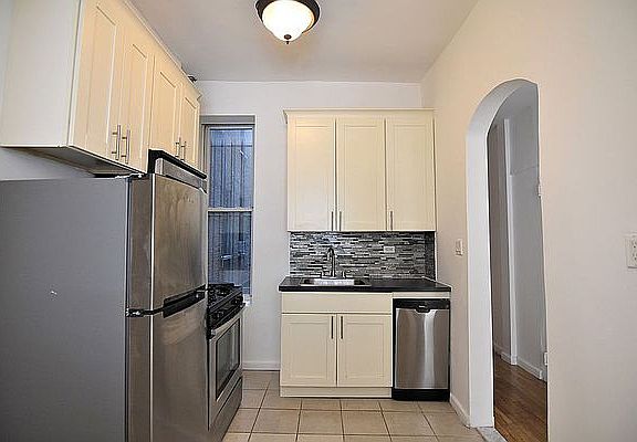 4th image of 305 W 111th St #1