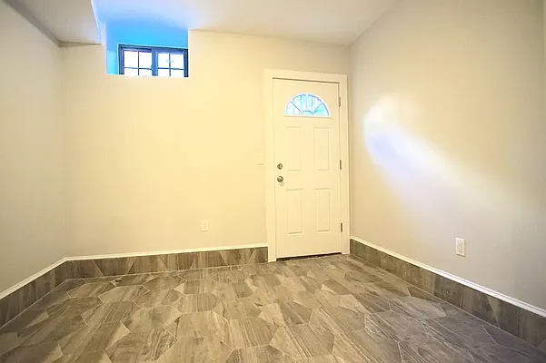 Rented by PREMIUM US INC | media 31